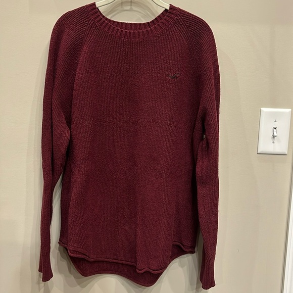 Hollister Sweater. In good condition. - Picture 1 of 3